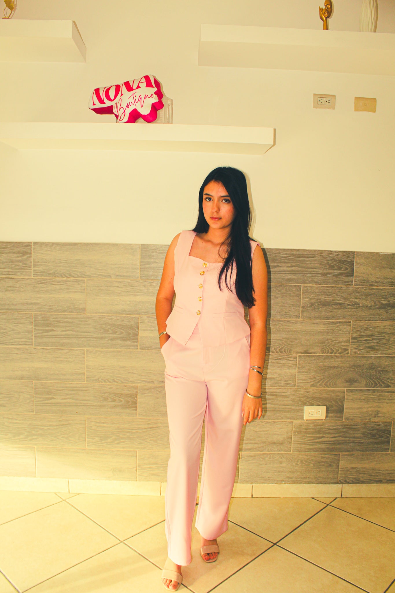 Conjunto Con detalles dorados en botones