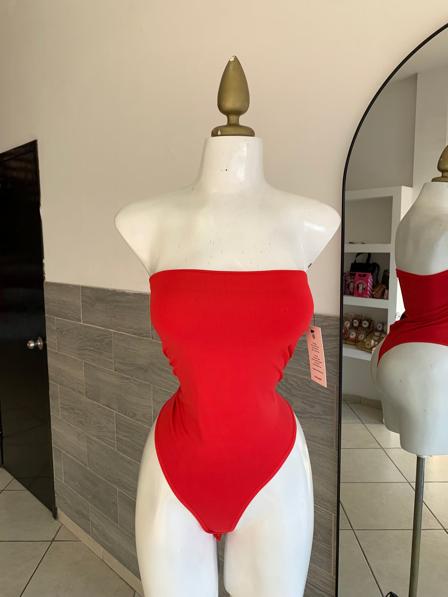Body red strapple