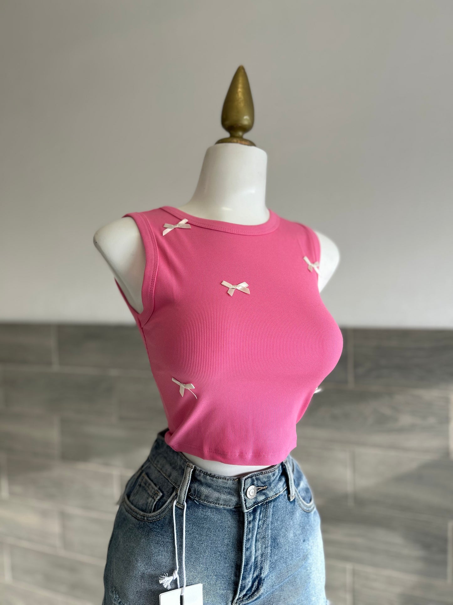 Top pink bows