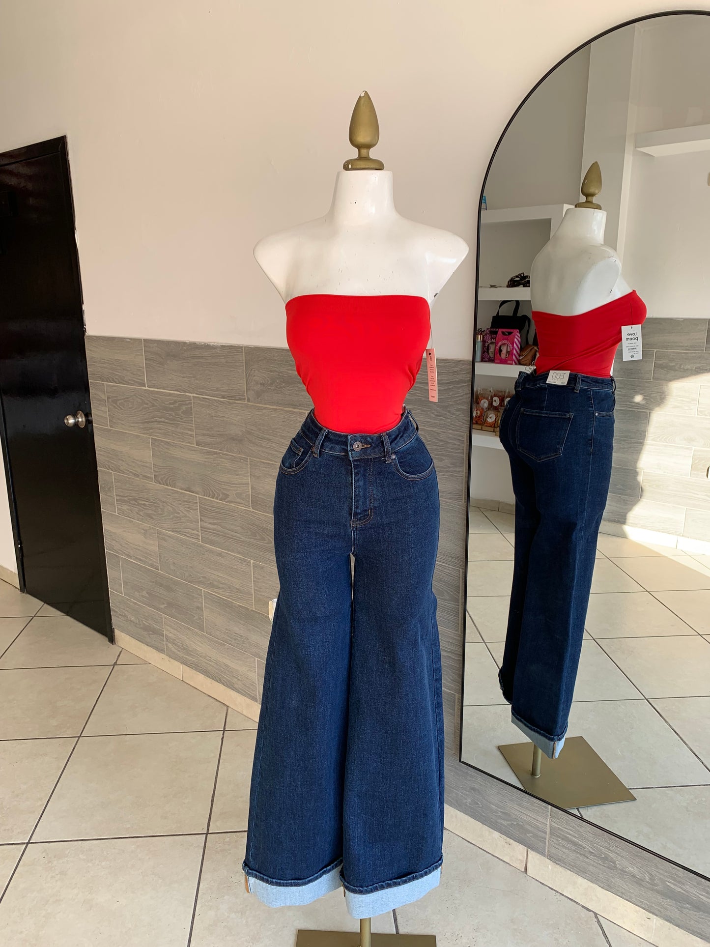 Body red strapple