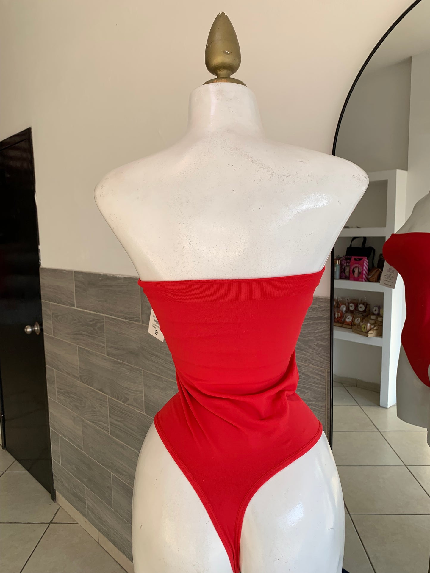 Body red strapple